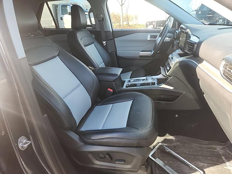 Certified 2023 Ford Explorer XLT w/ Equipment Group 202A image 8