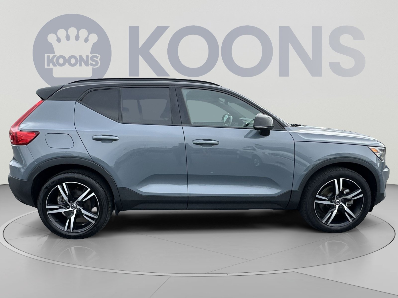 Used 2021 Volvo XC40 T5 R-Design AWD/4WD image 2