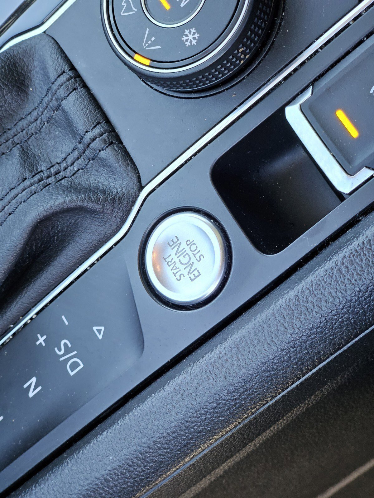 Used 2019 Volkswagen Atlas SEL image 25