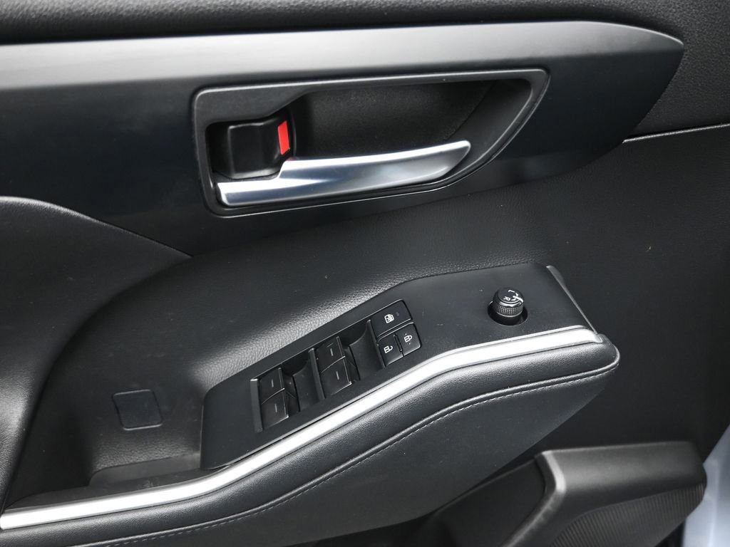 Used 2021 Toyota Highlander XLE image 38