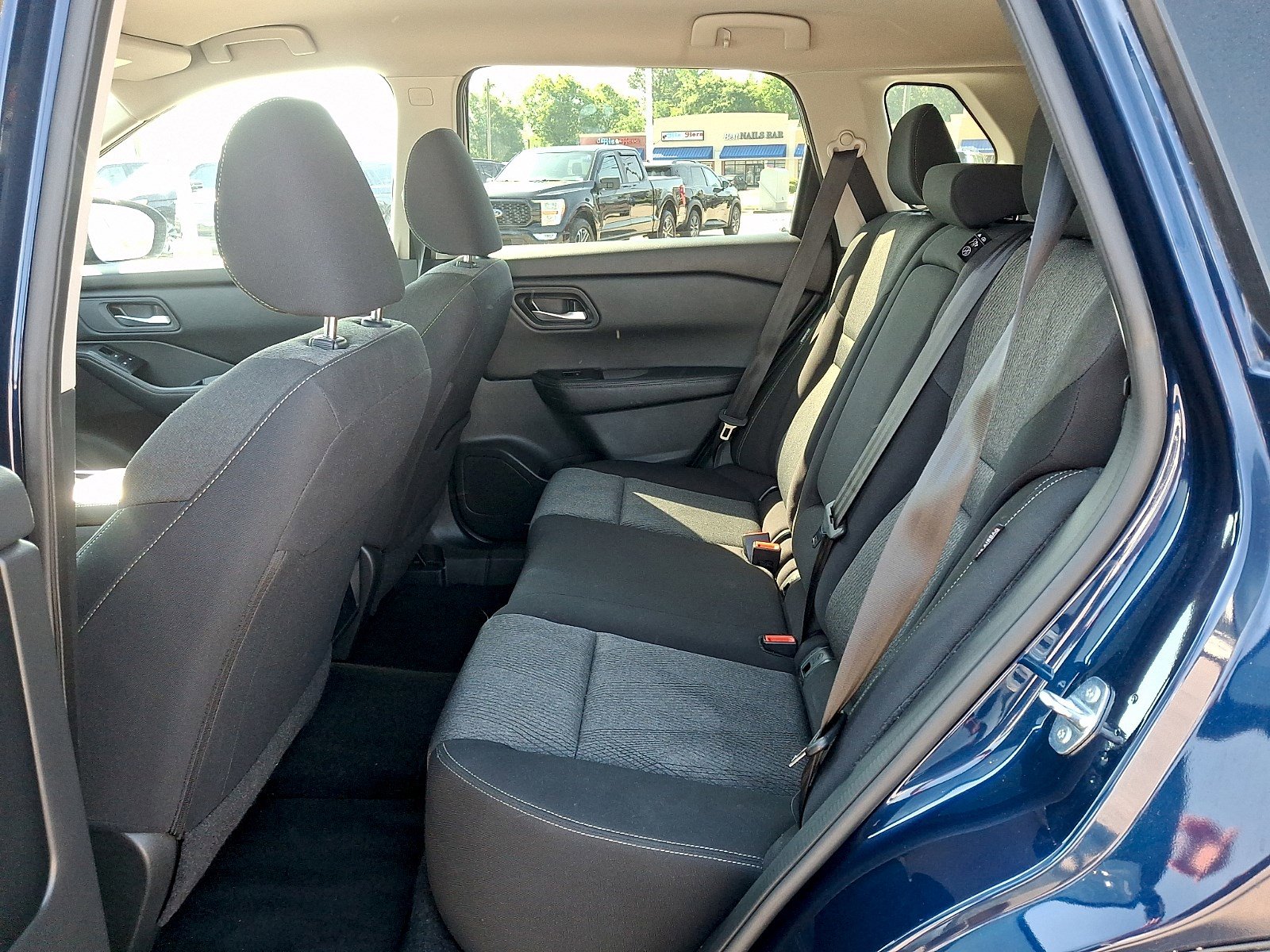 Used 2024 Nissan Rogue SV FWD image 9
