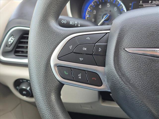 Used 2018 Chrysler Pacifica Touring Plus FWD image 12