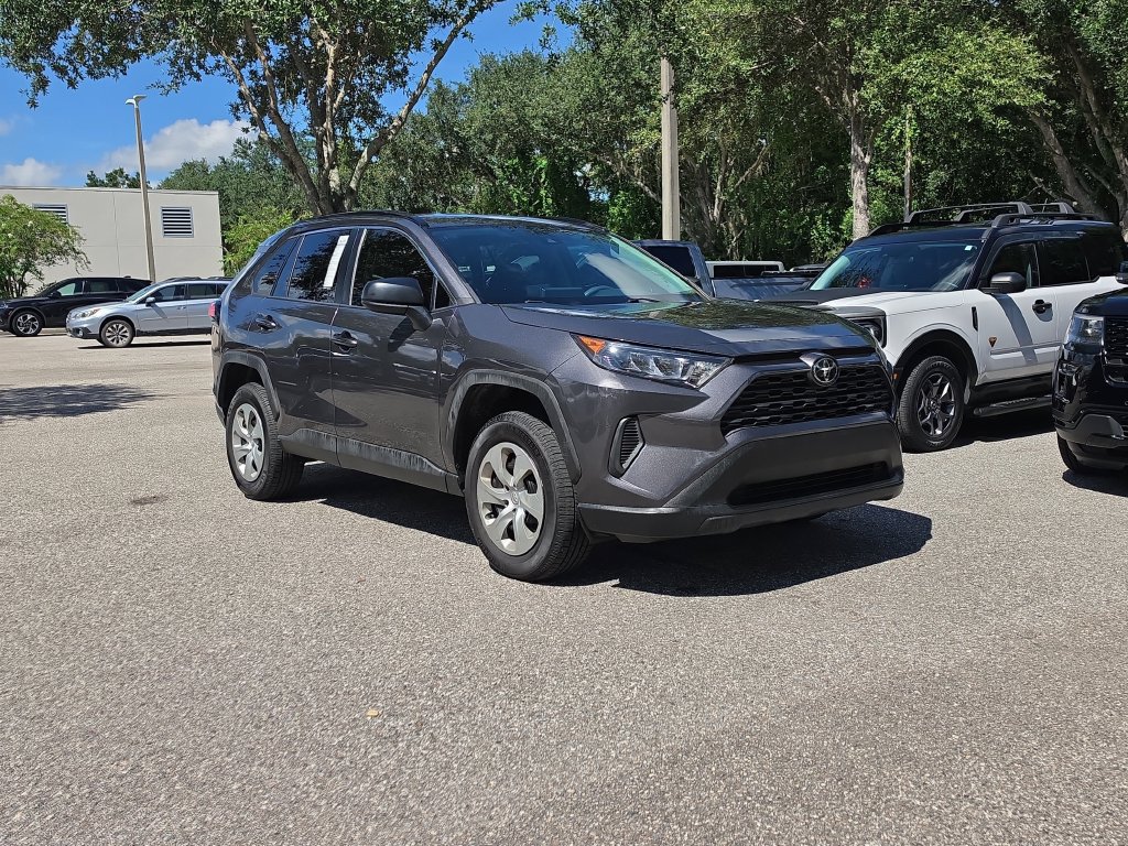 Used 2021 Toyota RAV4 LE AWD/4WD image 2
