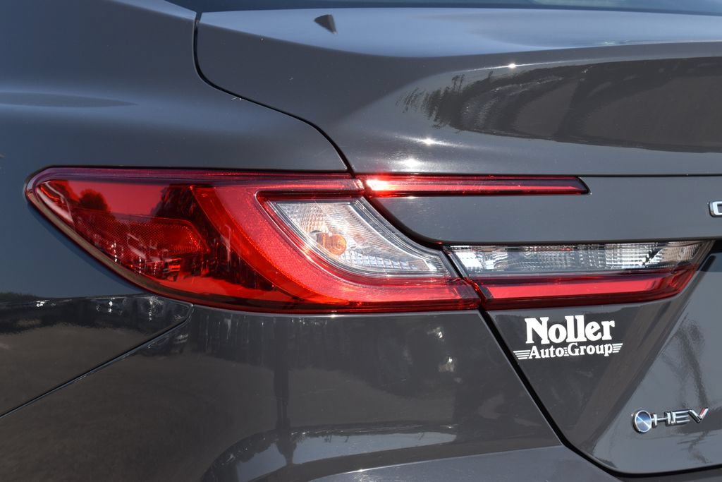 Used 2025 Toyota Camry LE FWD image 10