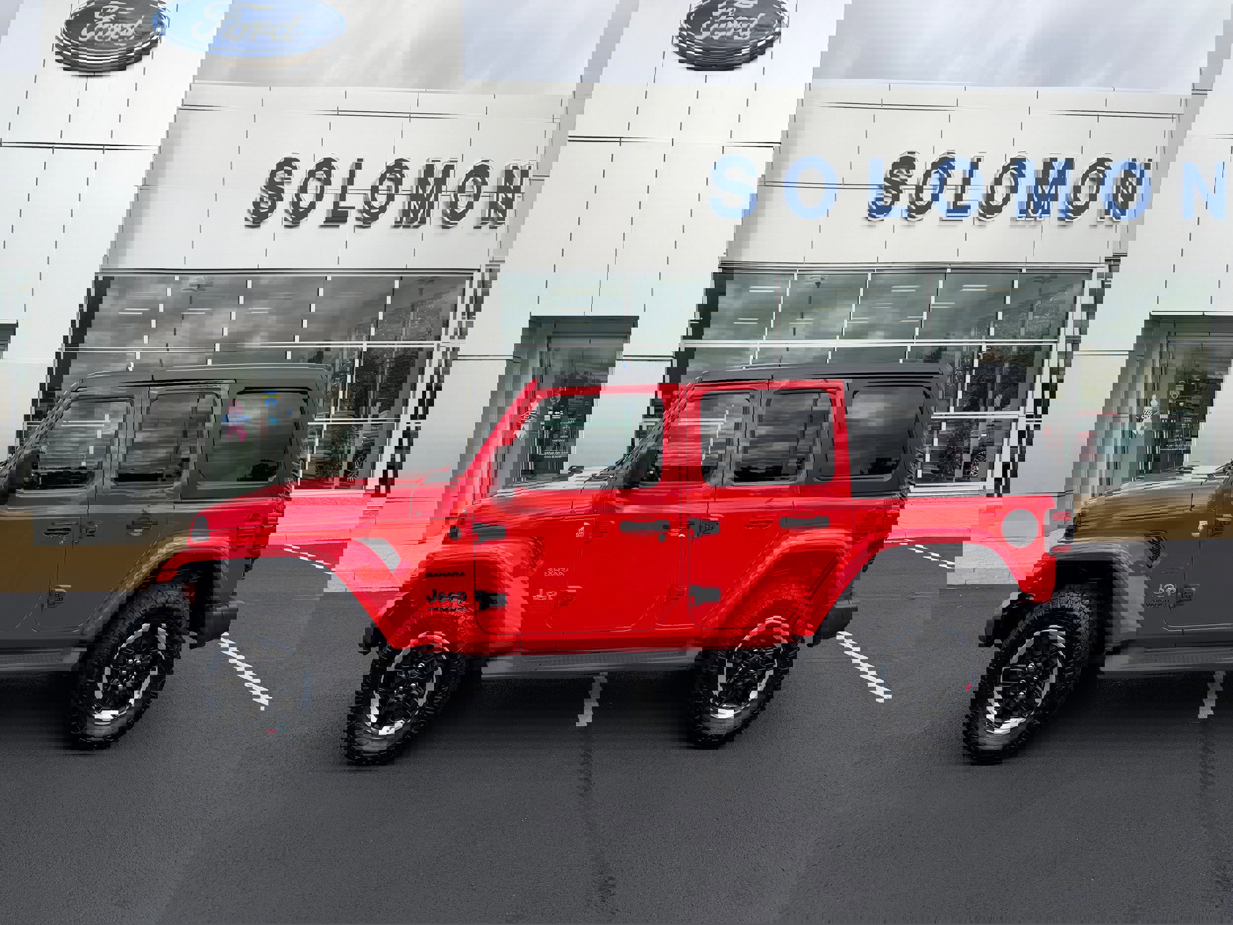 Used 2018 Jeep Wrangler Unlimited Sahara w/ Safety Group image 6