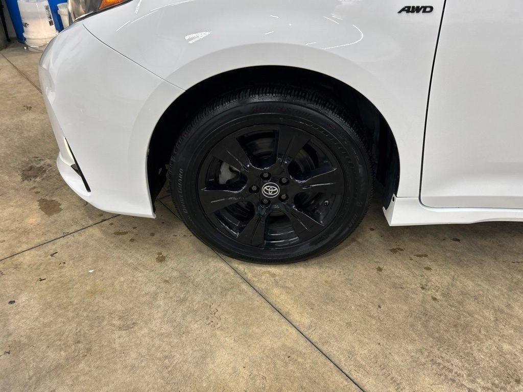 Used 2020 Toyota Sienna SE w/ Nightshade Edition AWD/4WD image 30