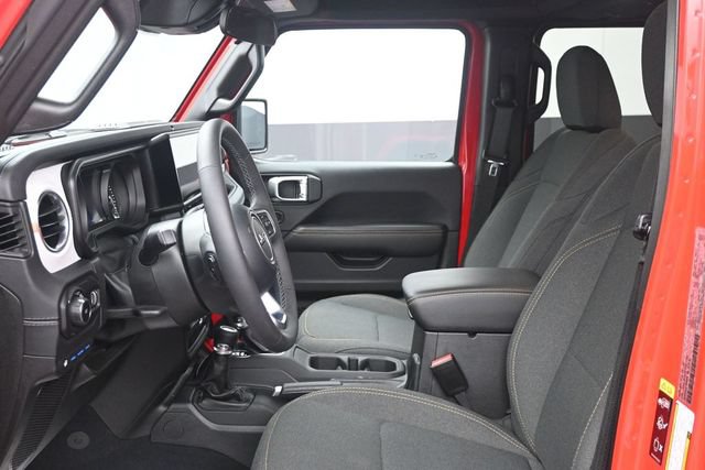 Used 2025 Jeep Wrangler Unlimited Sahara AWD/4WD image 6
