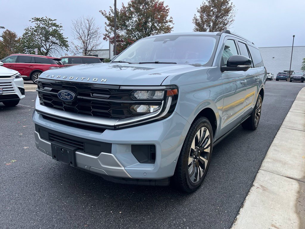 Certified 2025 Ford Expedition Max Platinum w/ Driver's Package AWD/4WD image 3