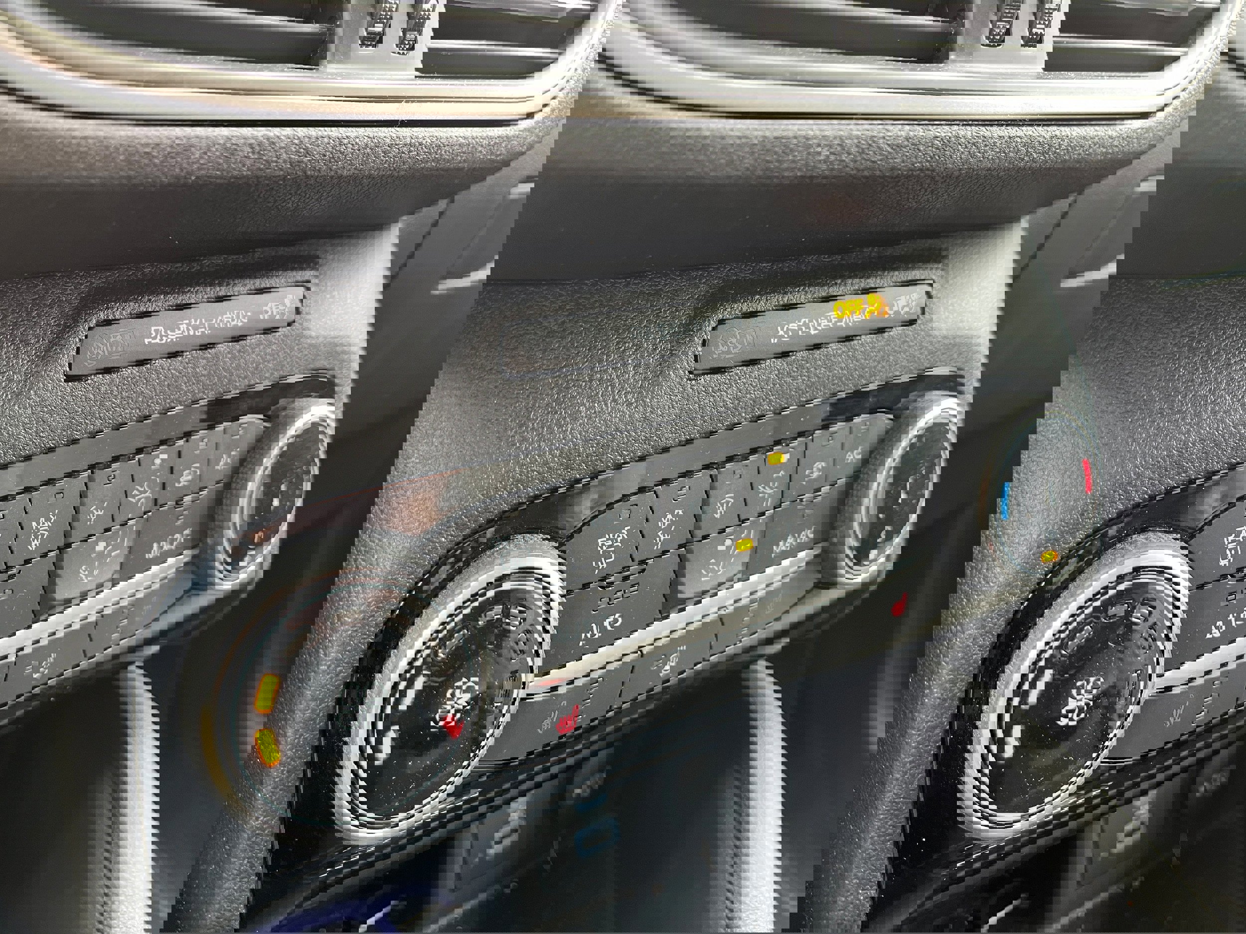 Certified 2022 Ford Escape SE w/ Cold Weather Package image 17