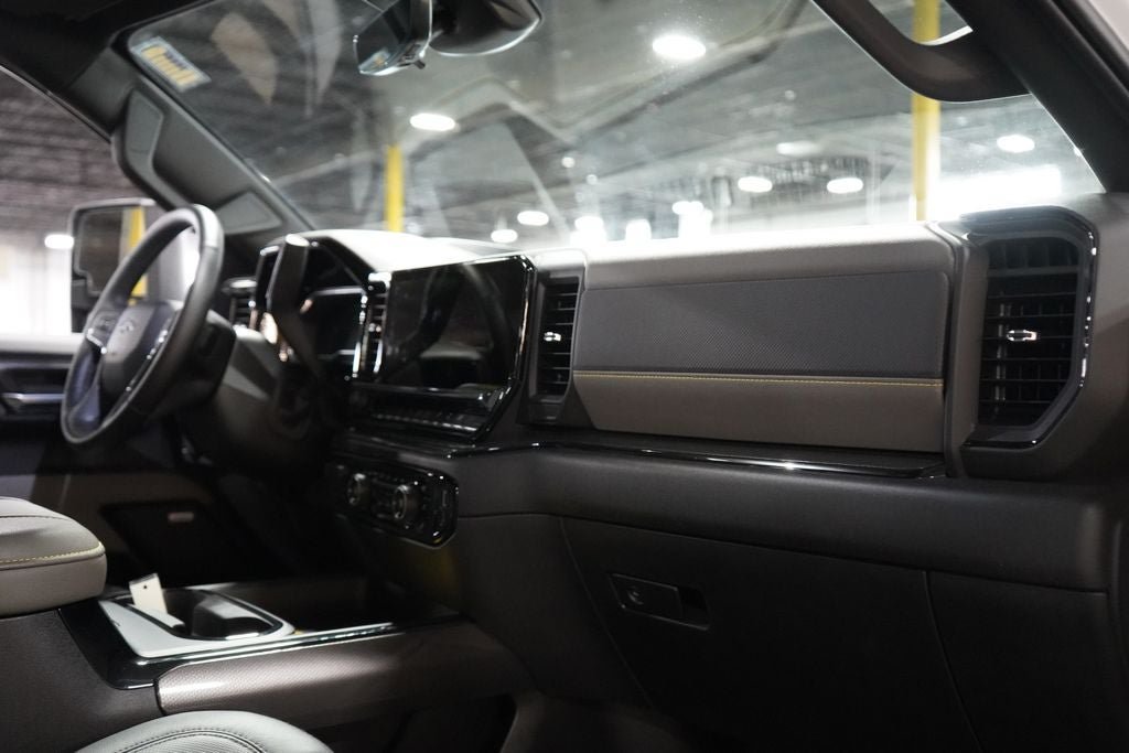 Used 2025 Chevrolet Silverado 2500 ZR2 w/ Technology Package AWD/4WD image 32