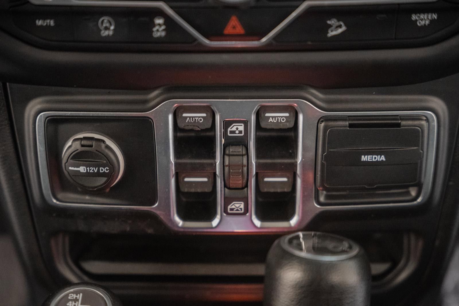 Used 2018 Jeep Wrangler Unlimited Sport S AWD/4WD image 28