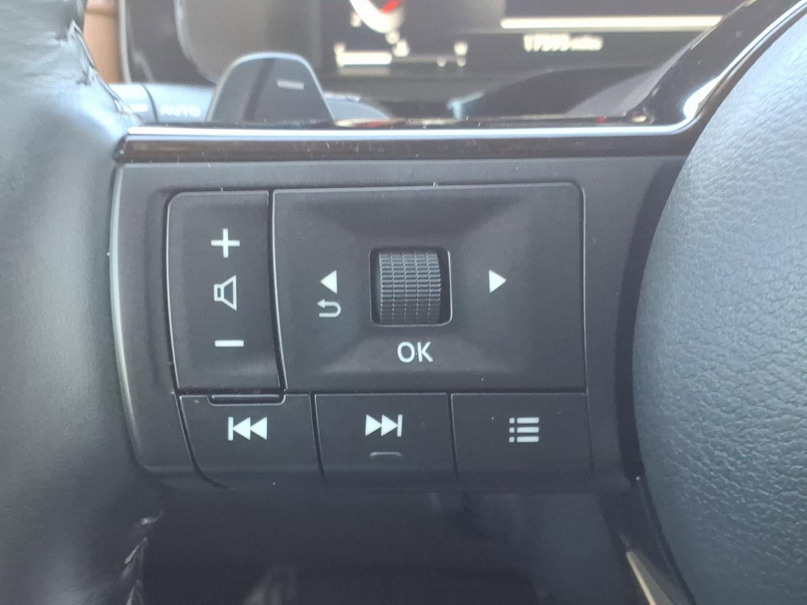 Used 2024 Nissan Pathfinder Platinum w/ Black Appearance Package FWD image 24