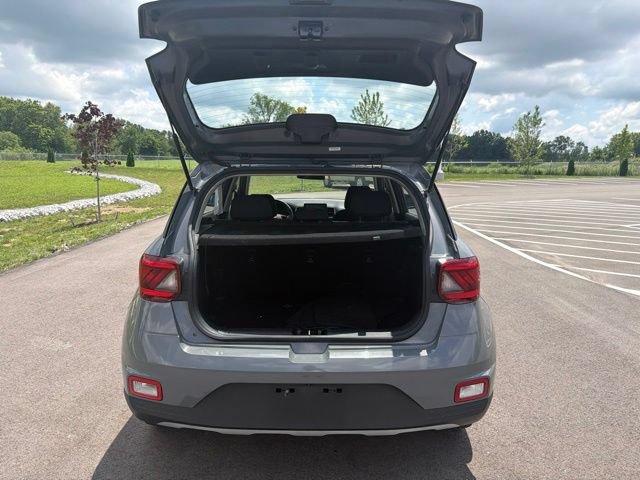 Used 2021 Hyundai Venue SE FWD image 9
