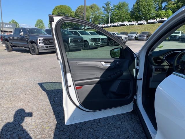 Certified 2024 Ford Escape SE w/ PHEV Premium Package FWD image 22