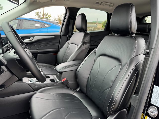 Certified 2025 Ford Escape SE w/ PHEV Premium Package image 14