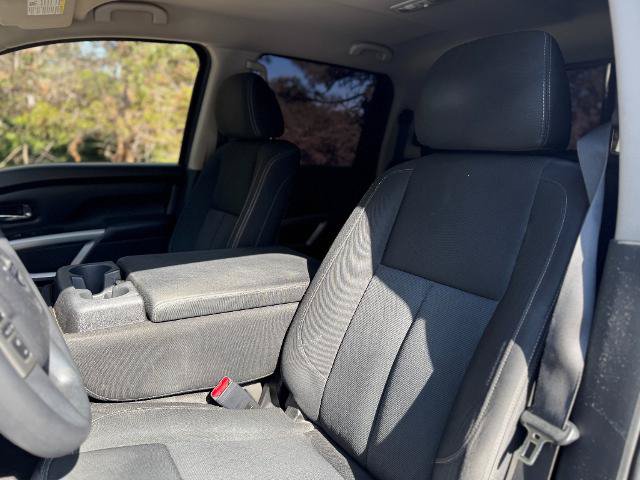 Used 2017 Nissan Titan SV RWD image 11