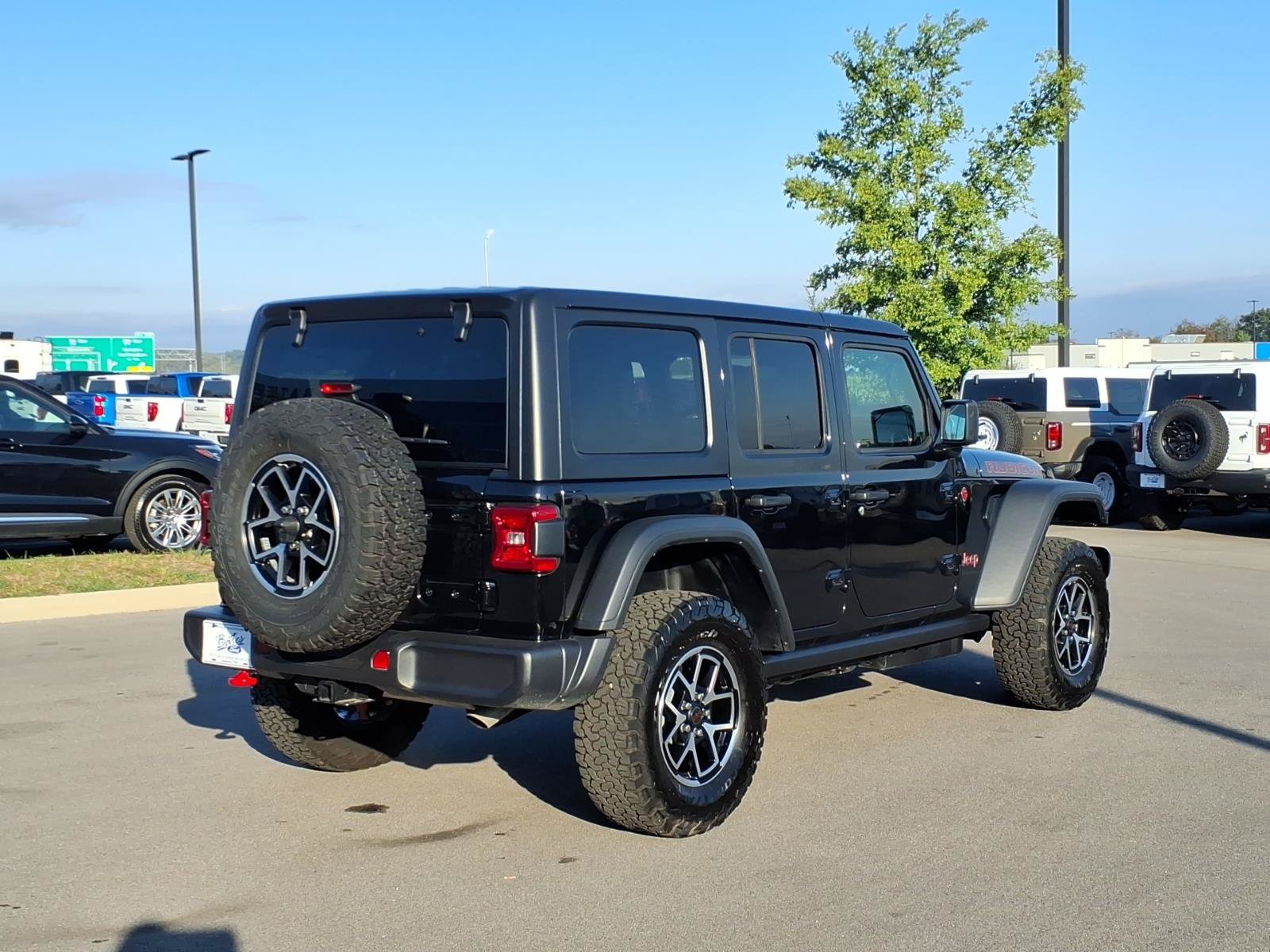 Used 2026 Jeep Wrangler Unlimited Rubicon AWD/4WD image 3
