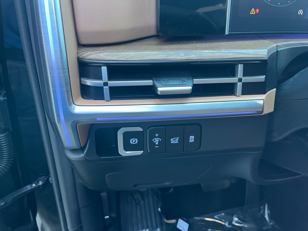 Used 2025 Hyundai Santa Fe Limited AWD/4WD image 38