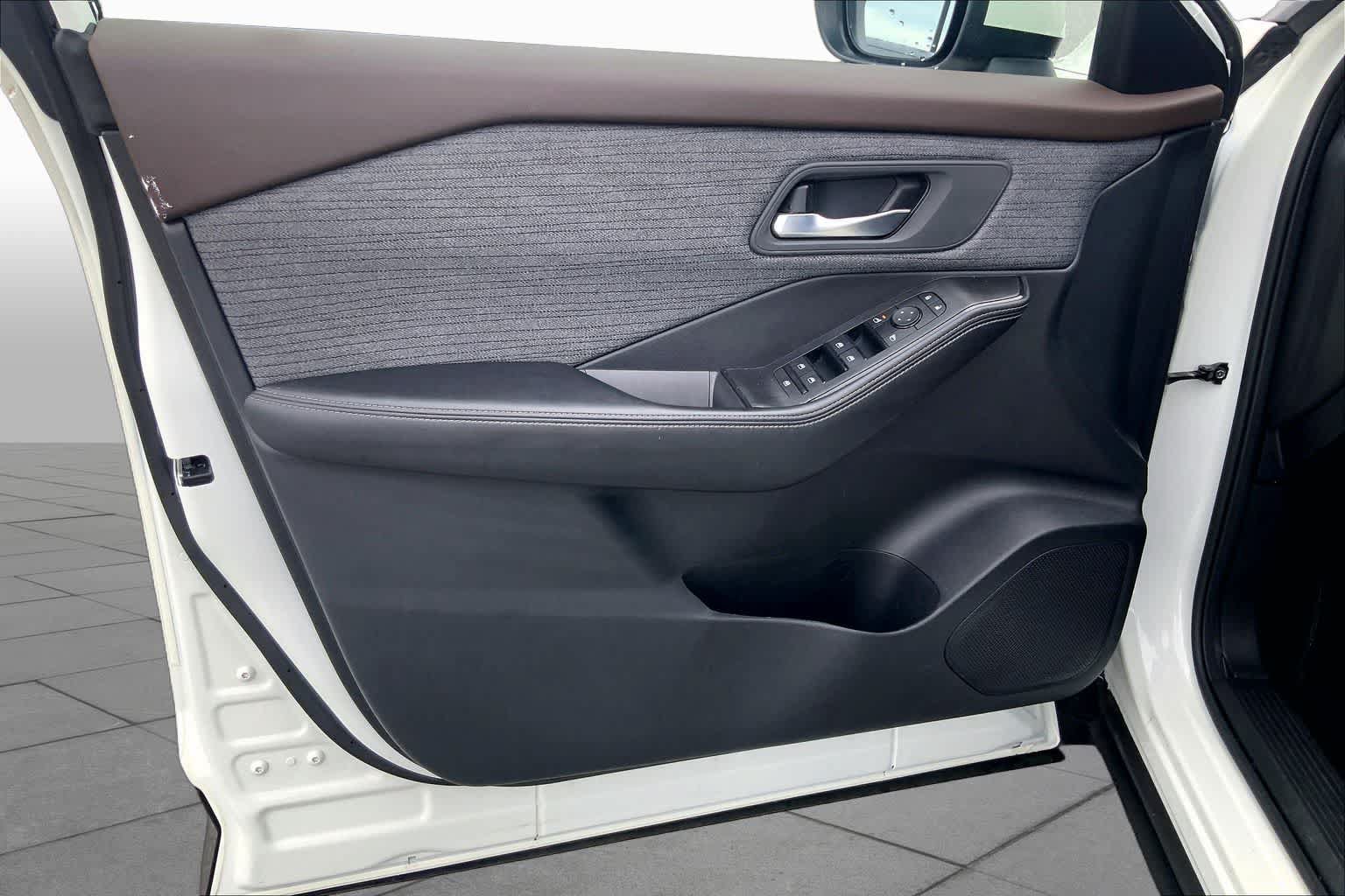 Used 2023 Nissan Rogue SV AWD/4WD image 20