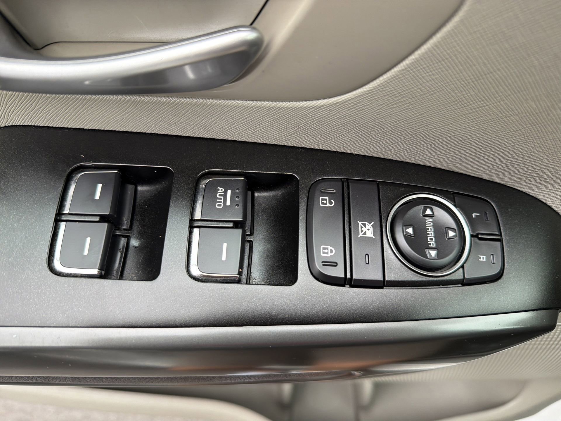 Used 2021 Kia Sedona LX image 22