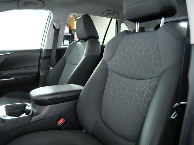 Used 2020 Toyota RAV4 XLE w/ All Weather Liner Package AWD/4WD image 17