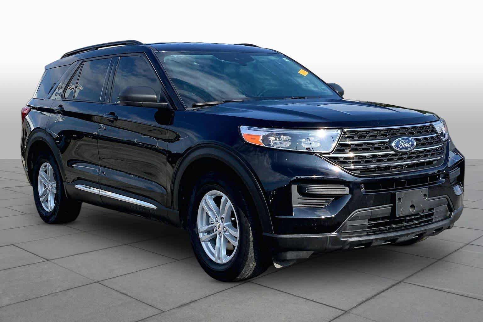 Certified 2023 Ford Explorer XLT RWD image 3