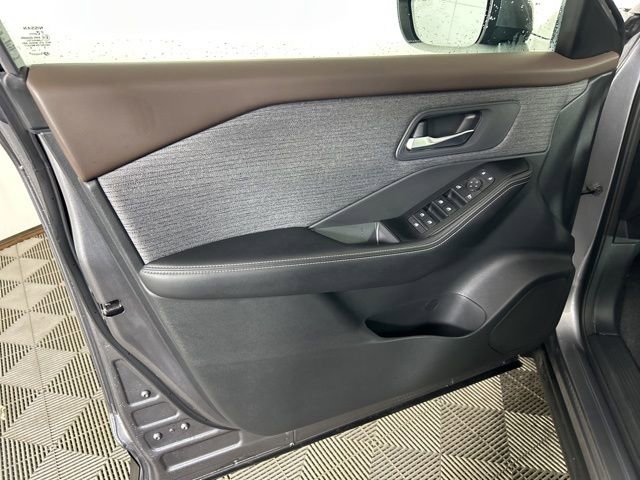 Used 2022 Nissan Rogue SV AWD/4WD image 9