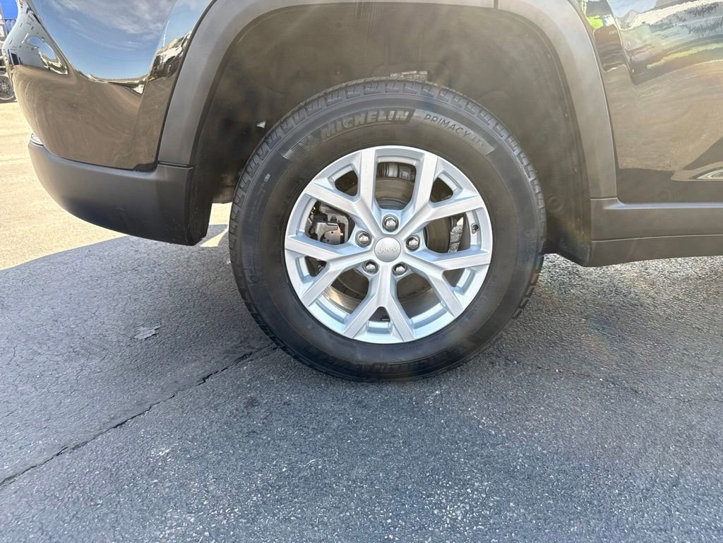 Used 2023 Jeep Grand Cherokee Limited AWD/4WD image 39