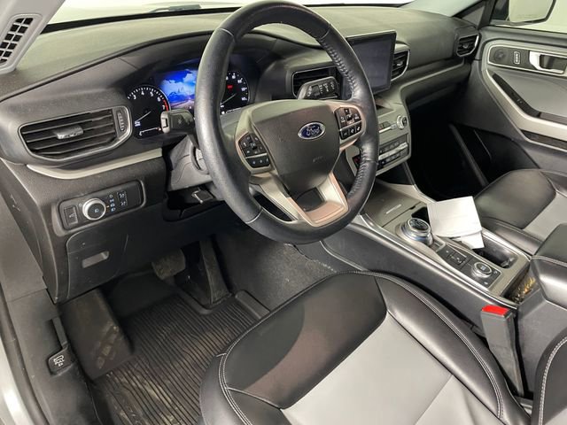 Certified 2022 Ford Explorer XLT w/ Equipment Group 202A image 8