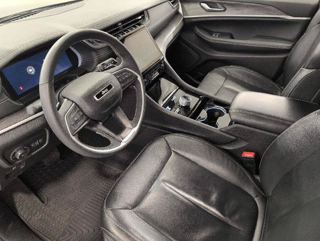 Used 2023 Jeep Grand Cherokee Limited w/ Black Appearance Package AWD/4WD image 10