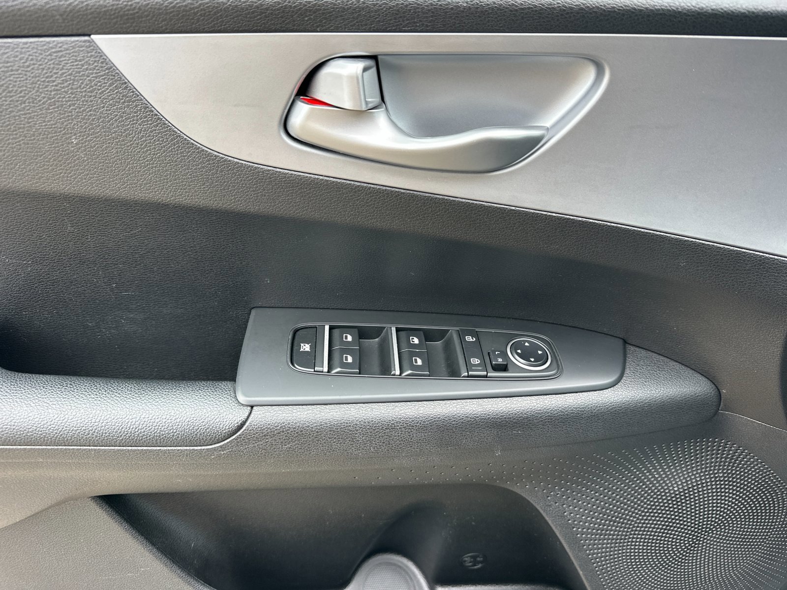 Used 2023 Kia Forte LXS image 10