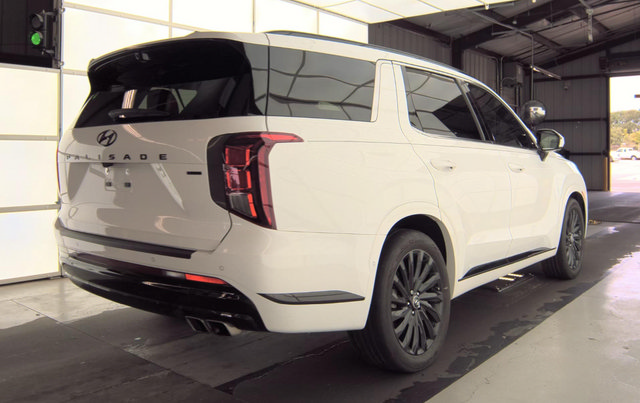 Used 2024 Hyundai Palisade Calligraphy AWD/4WD image 3