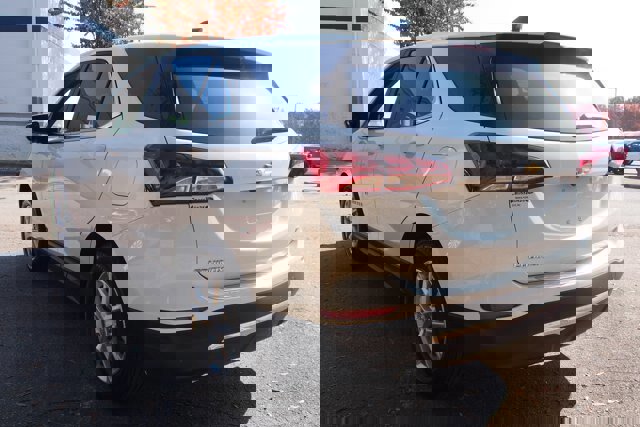 Used 2024 Chevrolet Equinox LT image 3