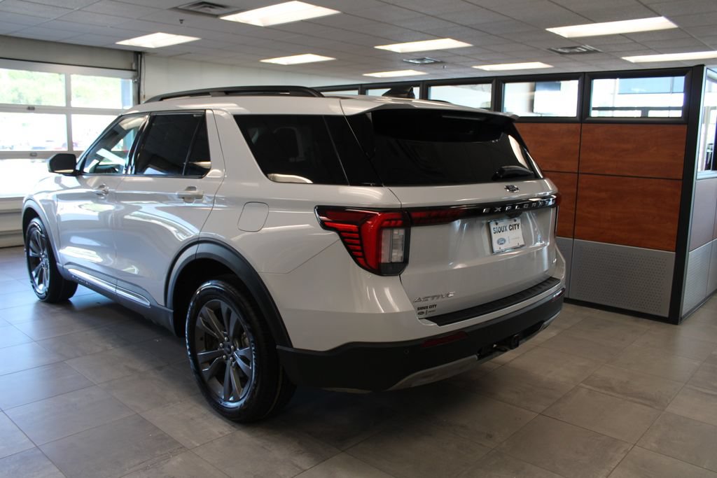 Certified 2025 Ford Explorer Active w/ Active Comfort Package AWD/4WD image 3
