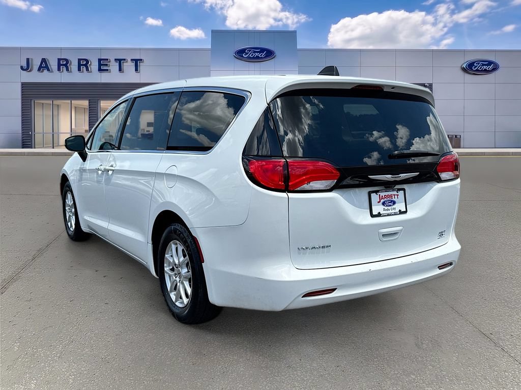 Used 2023 Chrysler Voyager LX FWD image 5