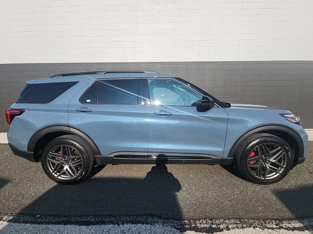 Certified 2025 Ford Explorer ST-Line w/ Premium Package AWD/4WD image 6