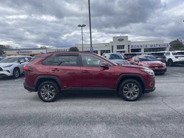 Used 2022 Toyota RAV4 XLE Premium image 6