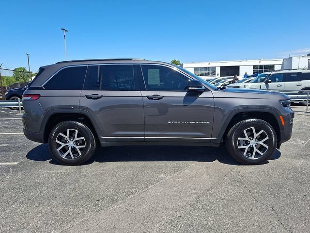Used 2025 Jeep Grand Cherokee Limited AWD/4WD image 7