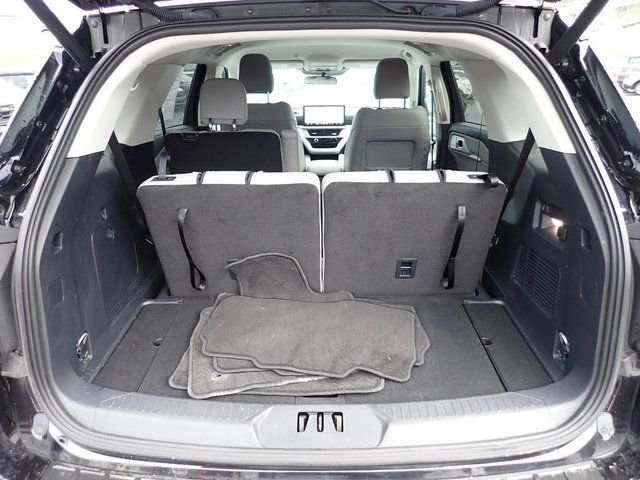 Certified 2025 Ford Explorer Active w/ Active Comfort Package AWD/4WD image 12