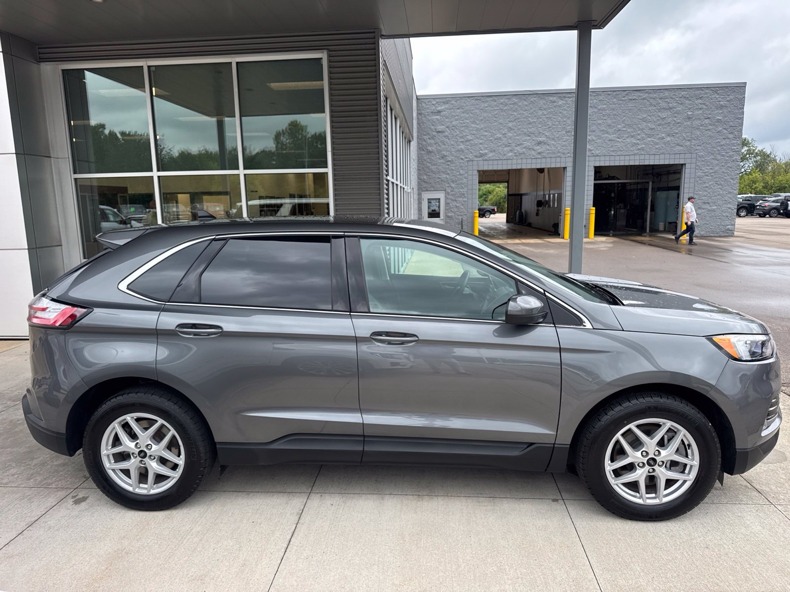 Certified 2024 Ford Edge SEL w/ Convenience Package AWD/4WD image 9