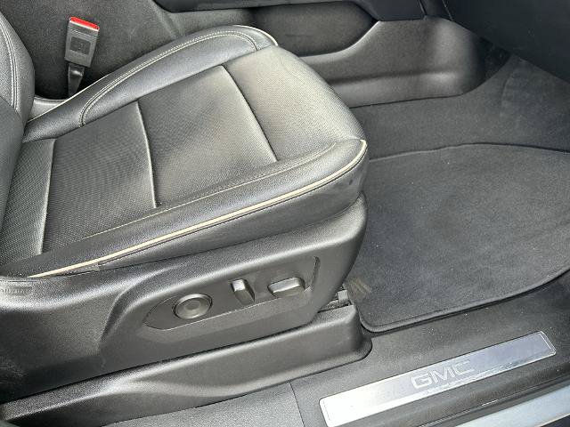 Used 2023 GMC Yukon XL SLT AWD/4WD image 19