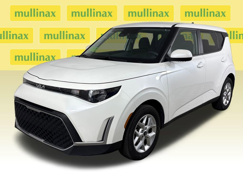 Used 2024 Kia Soul LX w/ Option Group 015 FWD image 14