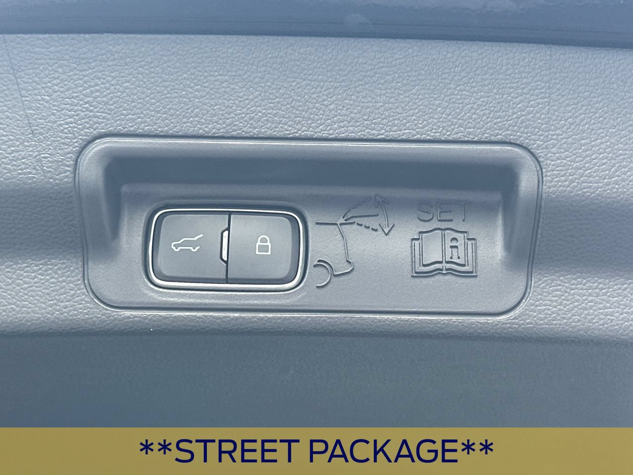 Certified 2025 Ford Explorer ST-Line w/ Premium Package RWD image 21
