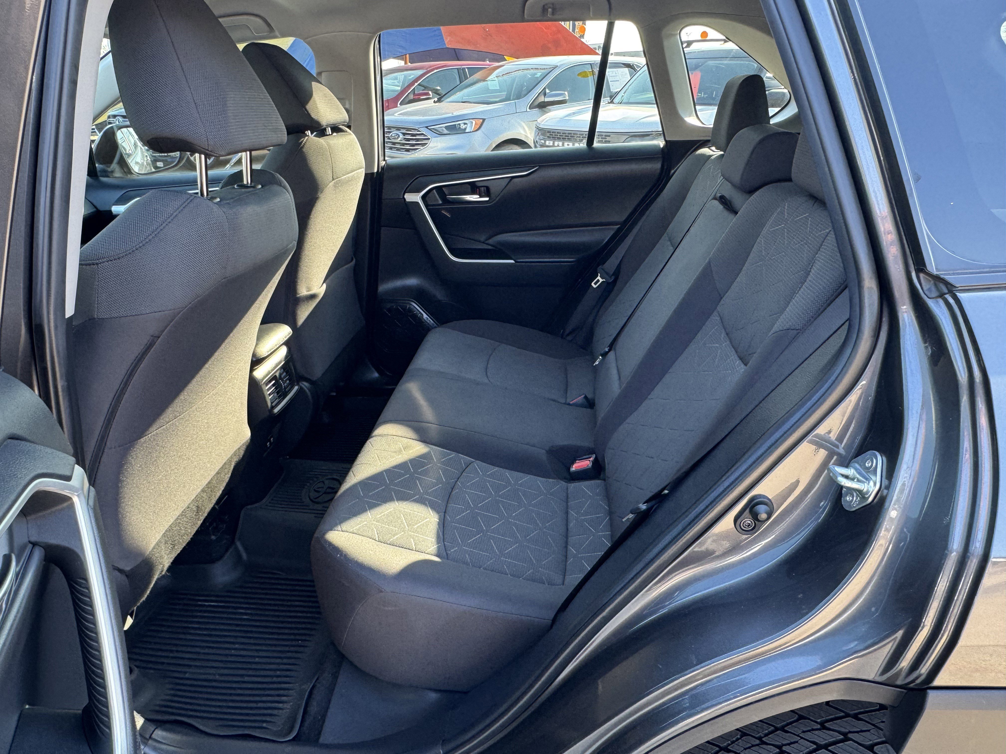 Used 2021 Toyota RAV4 XLE w/ Carpet Mat Package (TMS) image 13