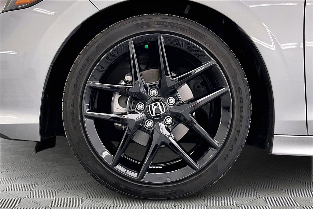 Used 2025 Honda Civic Sport image 9