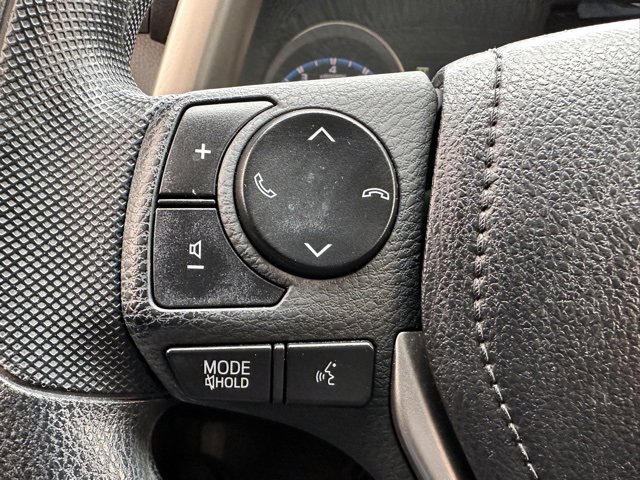 Used 2018 Toyota RAV4 LE image 18