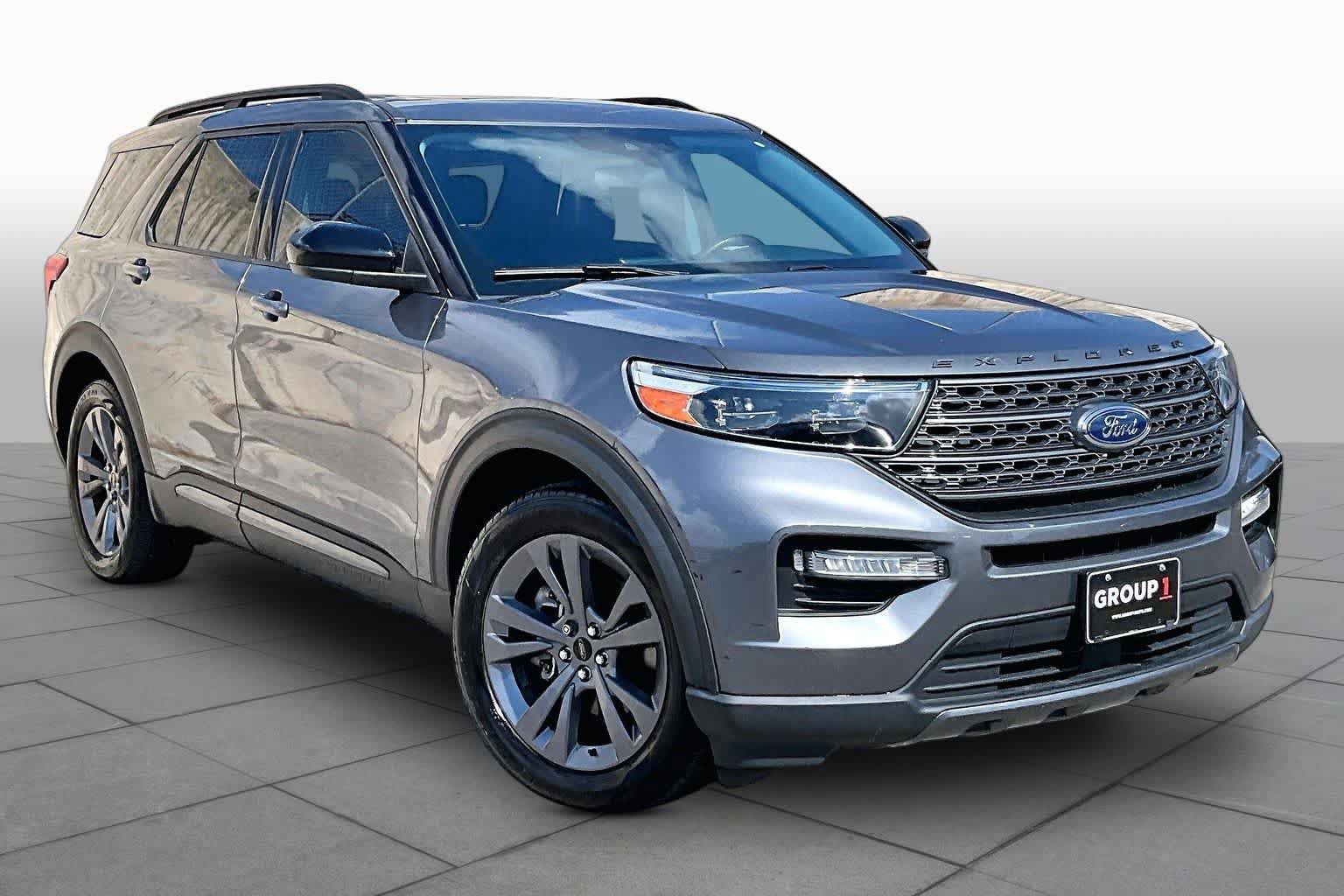 Certified 2022 Ford Explorer XLT w/ Equipment Group 202A RWD image 3