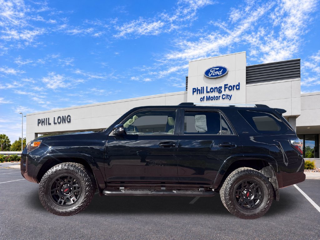 Used 2022 Toyota 4Runner SR5 Premium w/ Moonroof Package AWD/4WD image 5