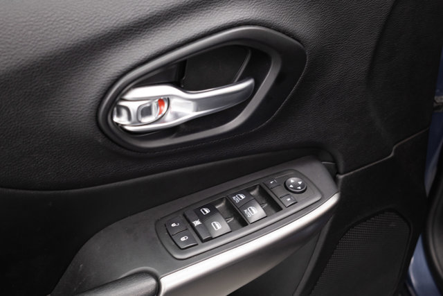 Used 2021 Jeep Cherokee Latitude Plus FWD image 20