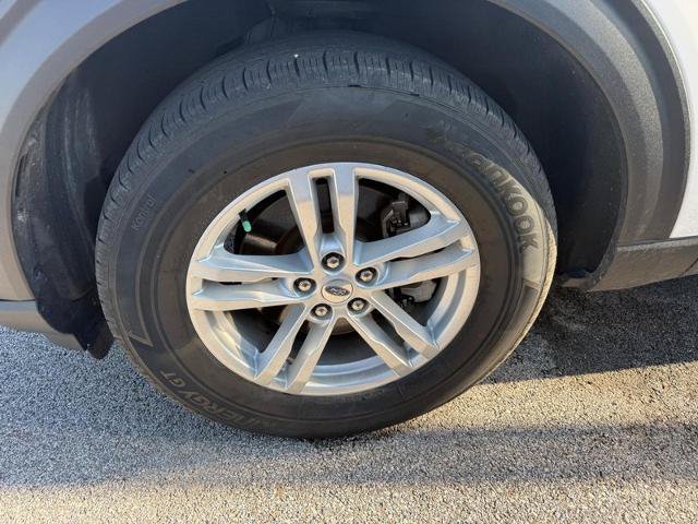Certified 2022 Ford Explorer XLT w/ Equipment Group 202A AWD/4WD image 2